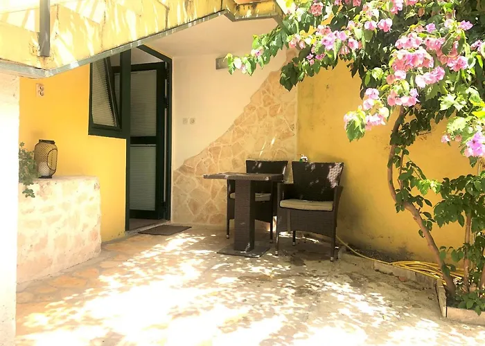 & Formenti ゲストハウス